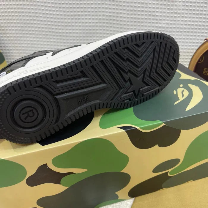 B - SNEAKERS