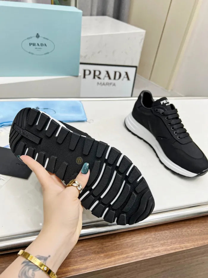 P - SNEAKERS