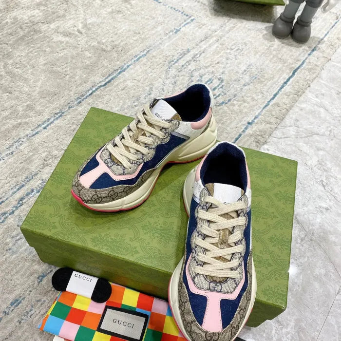 SNEAKERS 26