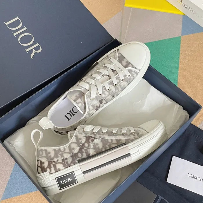 D - SNEAKERS