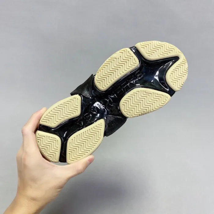 B - SNEAKERS