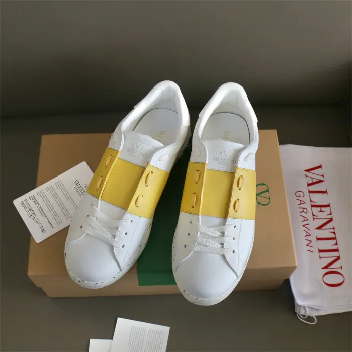 V - SNEAKERS