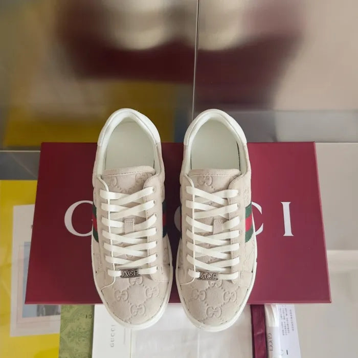 SNEAKERS 17