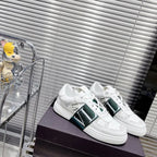 V - SNEAKERS