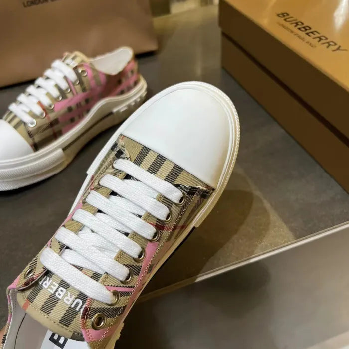 B - SNEAKERS