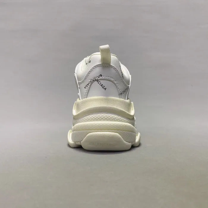 B - SNEAKERS