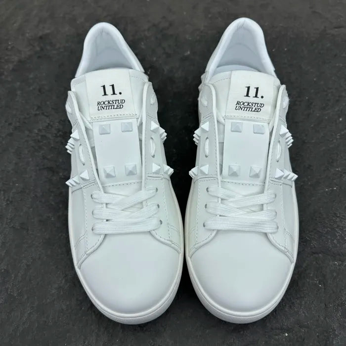 V - SNEAKERS