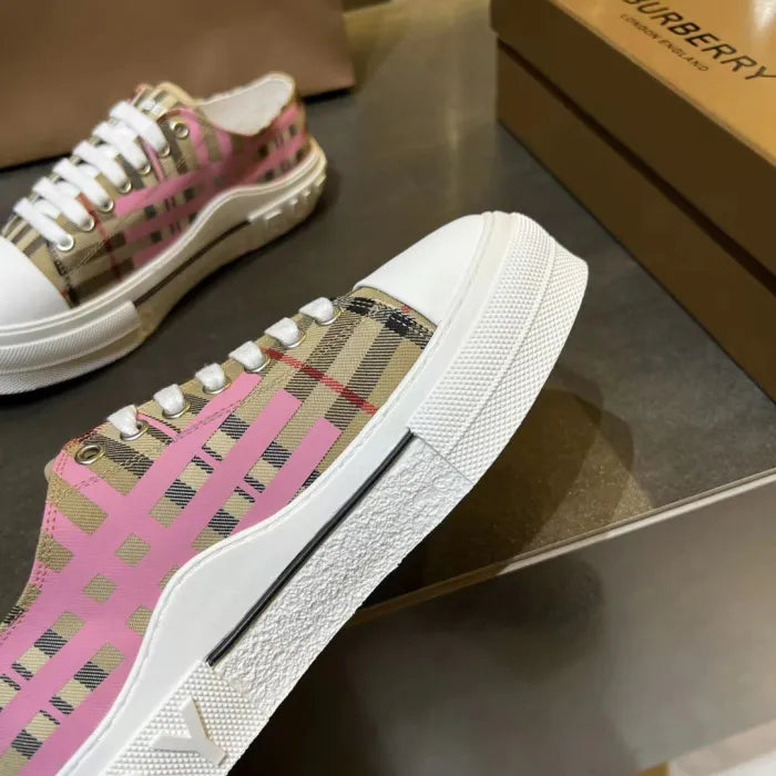 B - SNEAKERS