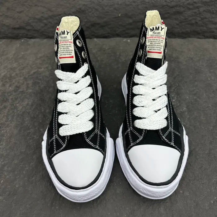 A - SNEAKERS