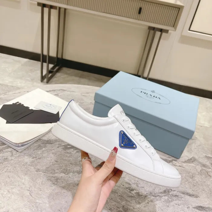 P - SNEAKERS