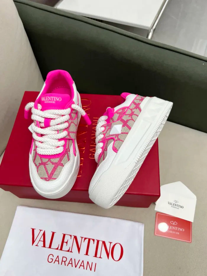 V - SNEAKERS