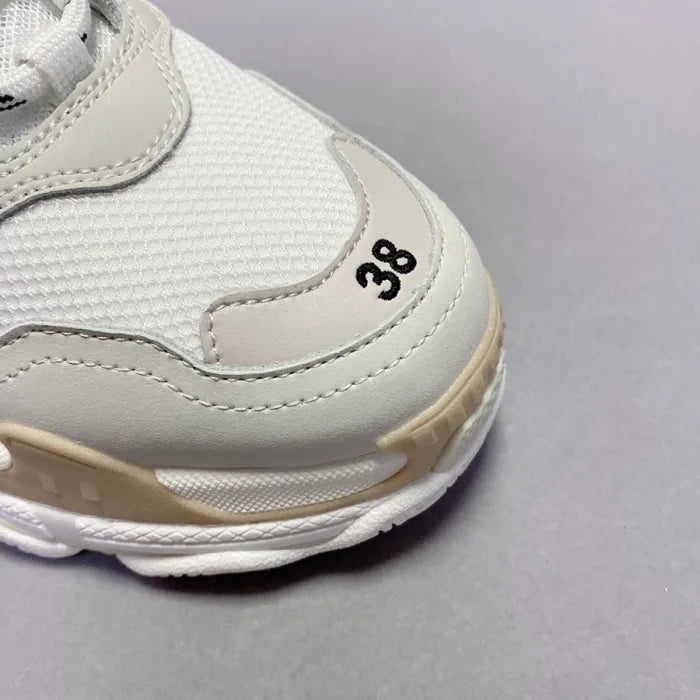 B - SNEAKERS