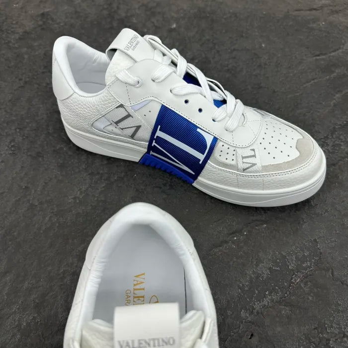 V - SNEAKERS