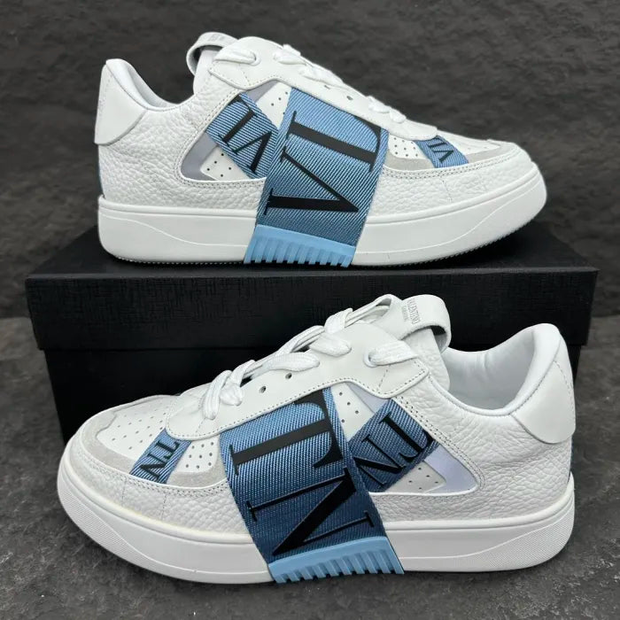 V - SNEAKERS