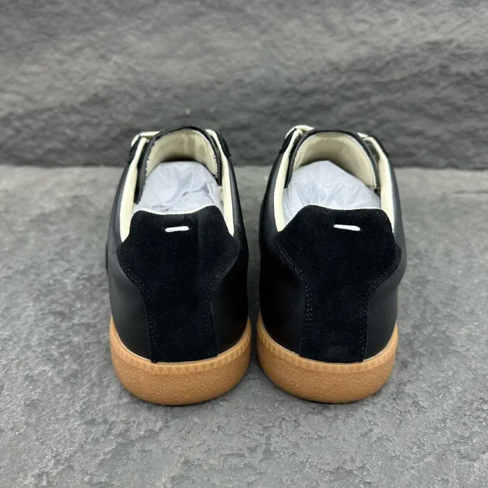 M - SNEAKERS