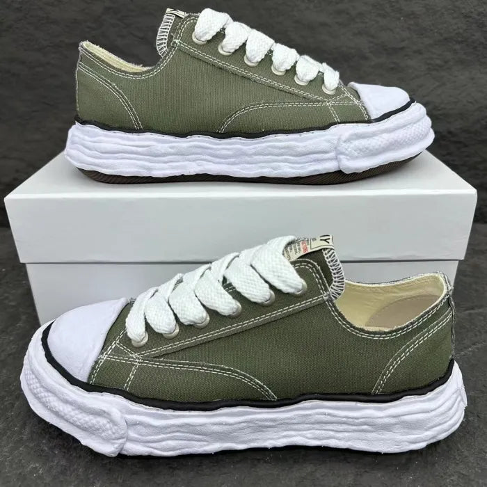 A - SNEAKERS