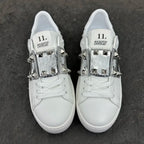 V - SNEAKERS