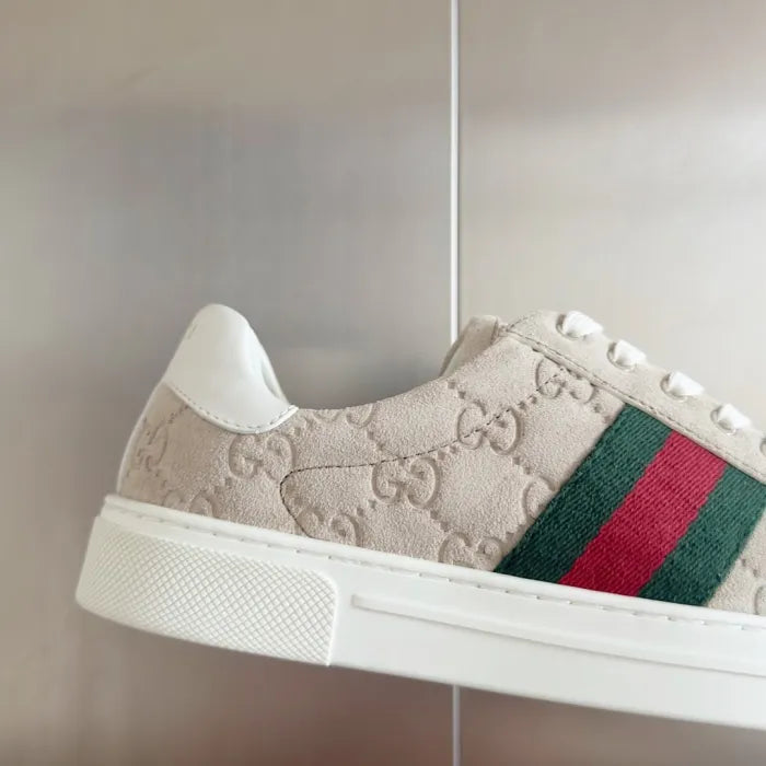 SNEAKERS 17