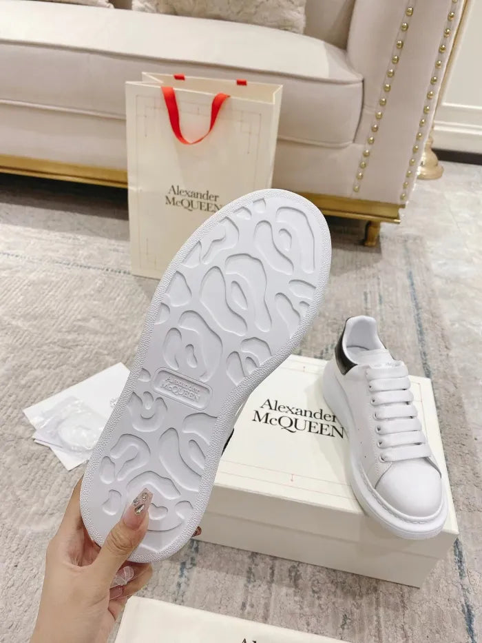A - SNEAKERS