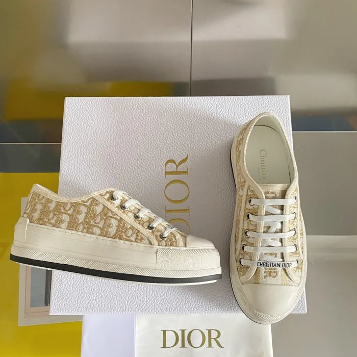 D - SNEAKERS