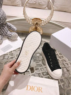 D - SNEAKERS