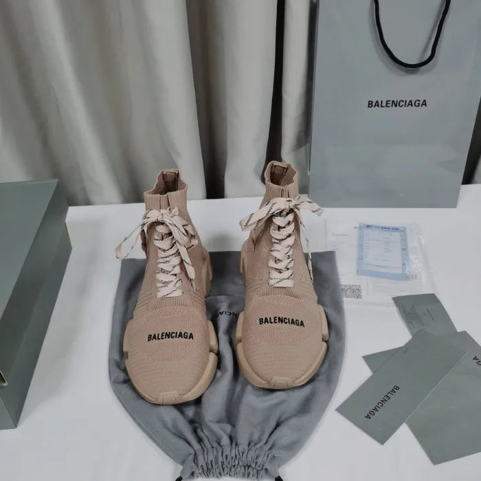 B - SNEAKERS