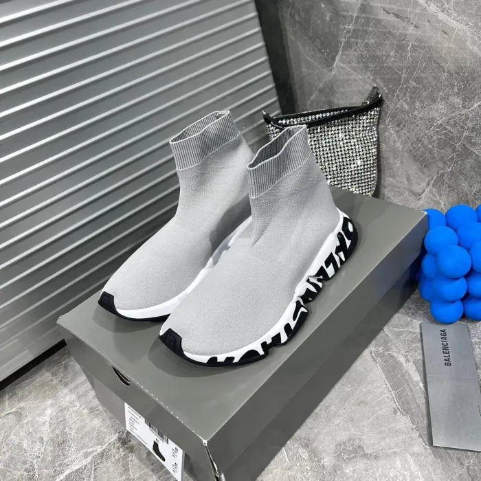 B - SNEAKERS