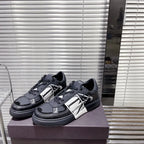 V - SNEAKERS