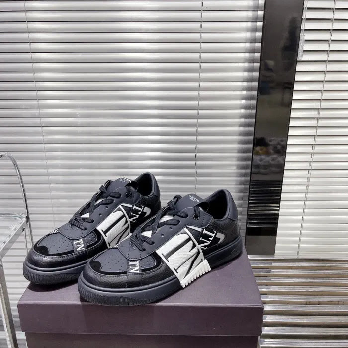 V - SNEAKERS