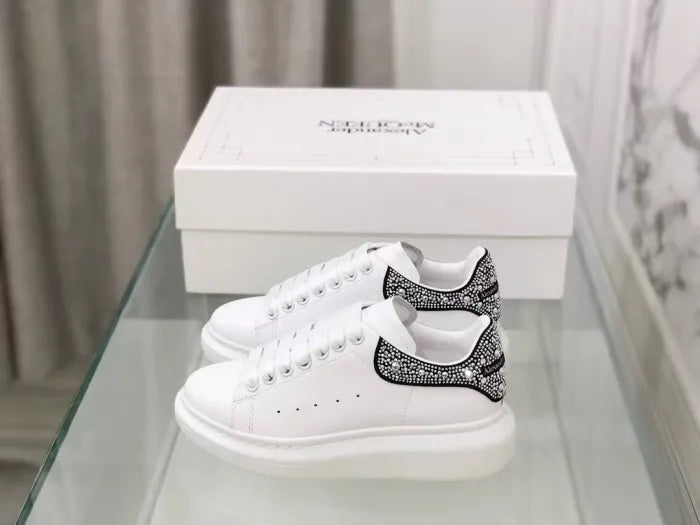 A - SNEAKERS