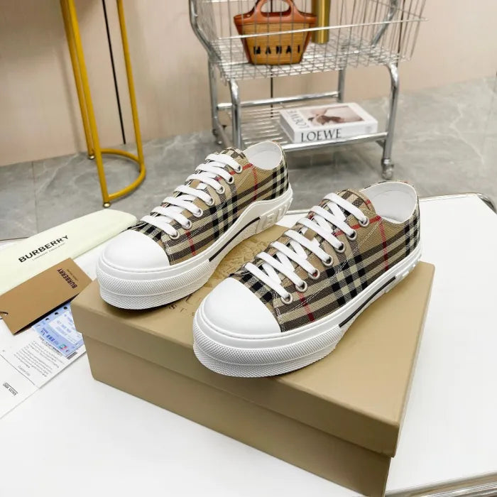 B - SNEAKERS