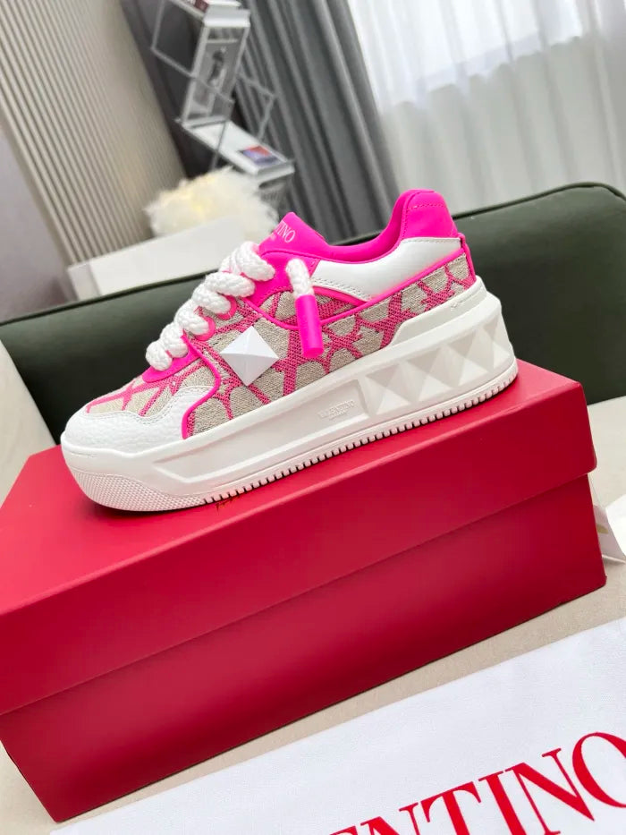 V - SNEAKERS