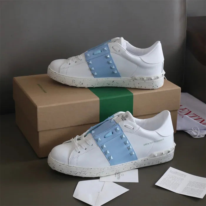 V - SNEAKERS