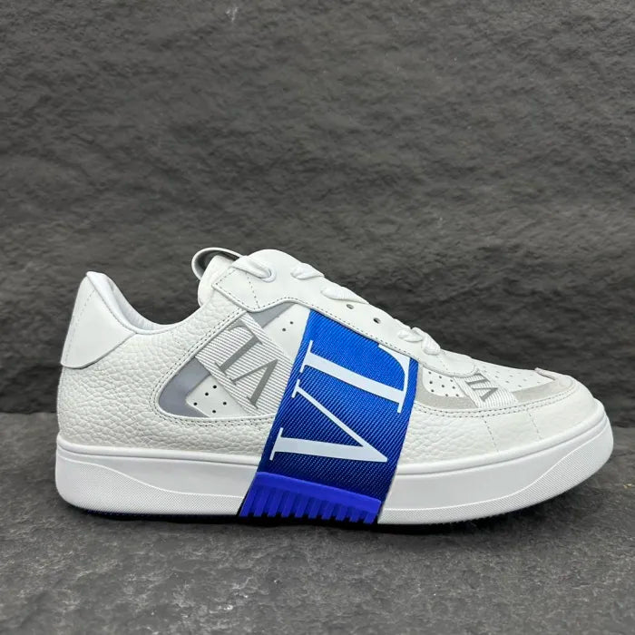 V - SNEAKERS