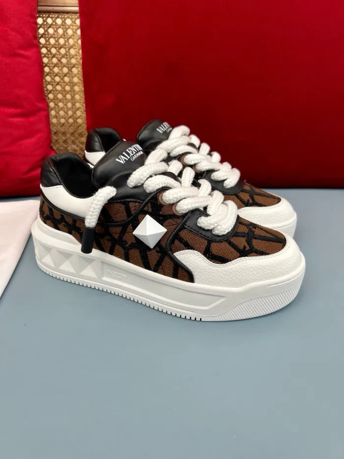 V - SNEAKERS
