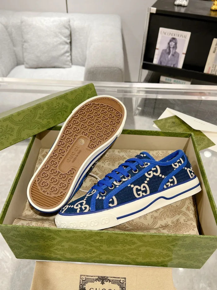 SNEAKERS 09