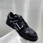 V - SNEAKERS