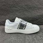 V - SNEAKERS
