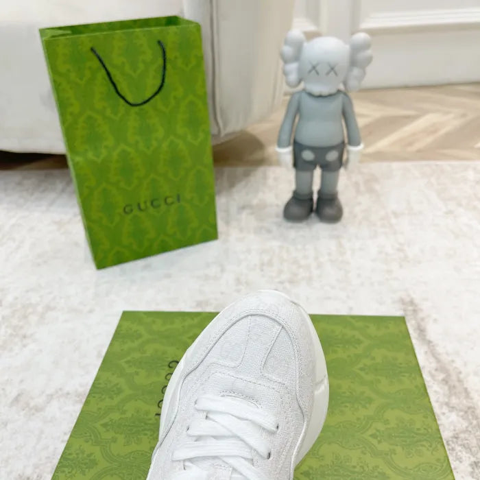 SNEAKERS 06