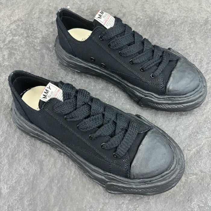 A - SNEAKERS