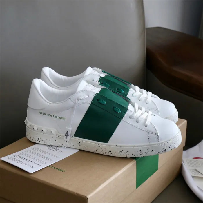 V - SNEAKERS
