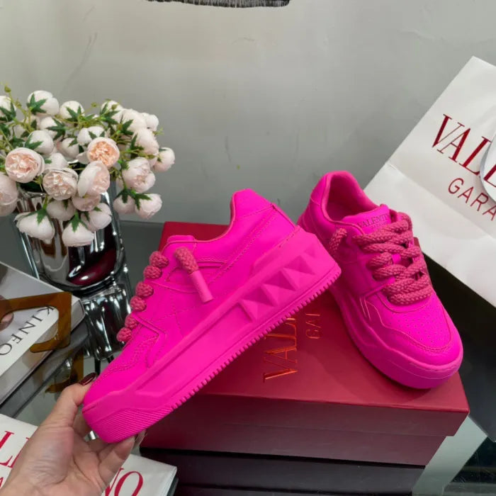 V - SNEAKERS