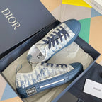 D - SNEAKERS