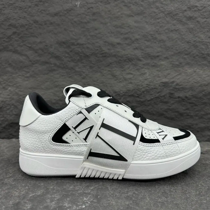 V - SNEAKERS