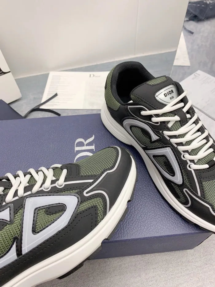 D - SNEAKERS