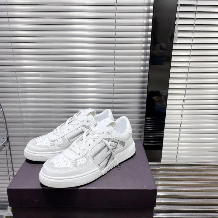 V - SNEAKERS