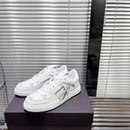 V - SNEAKERS