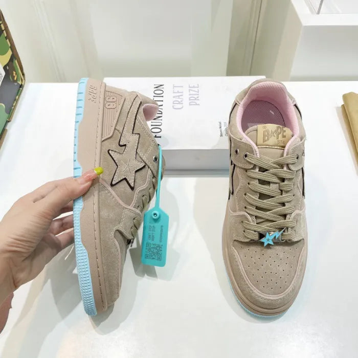 B - SNEAKERS