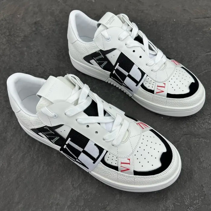 V - SNEAKERS
