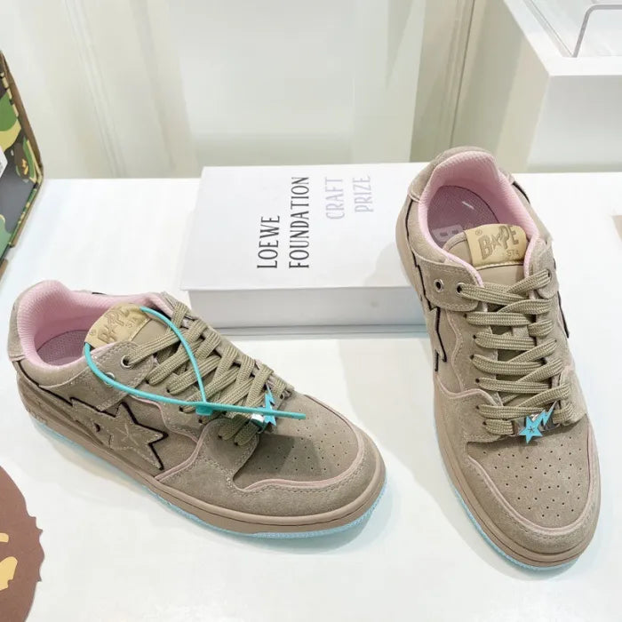 B - SNEAKERS